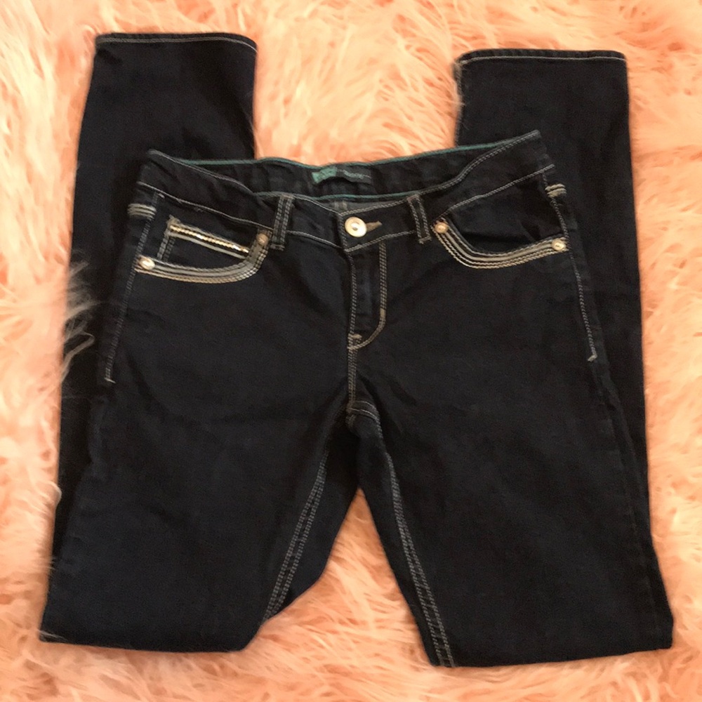 NWOT - never worn. Girls skinny Levi’s jeans